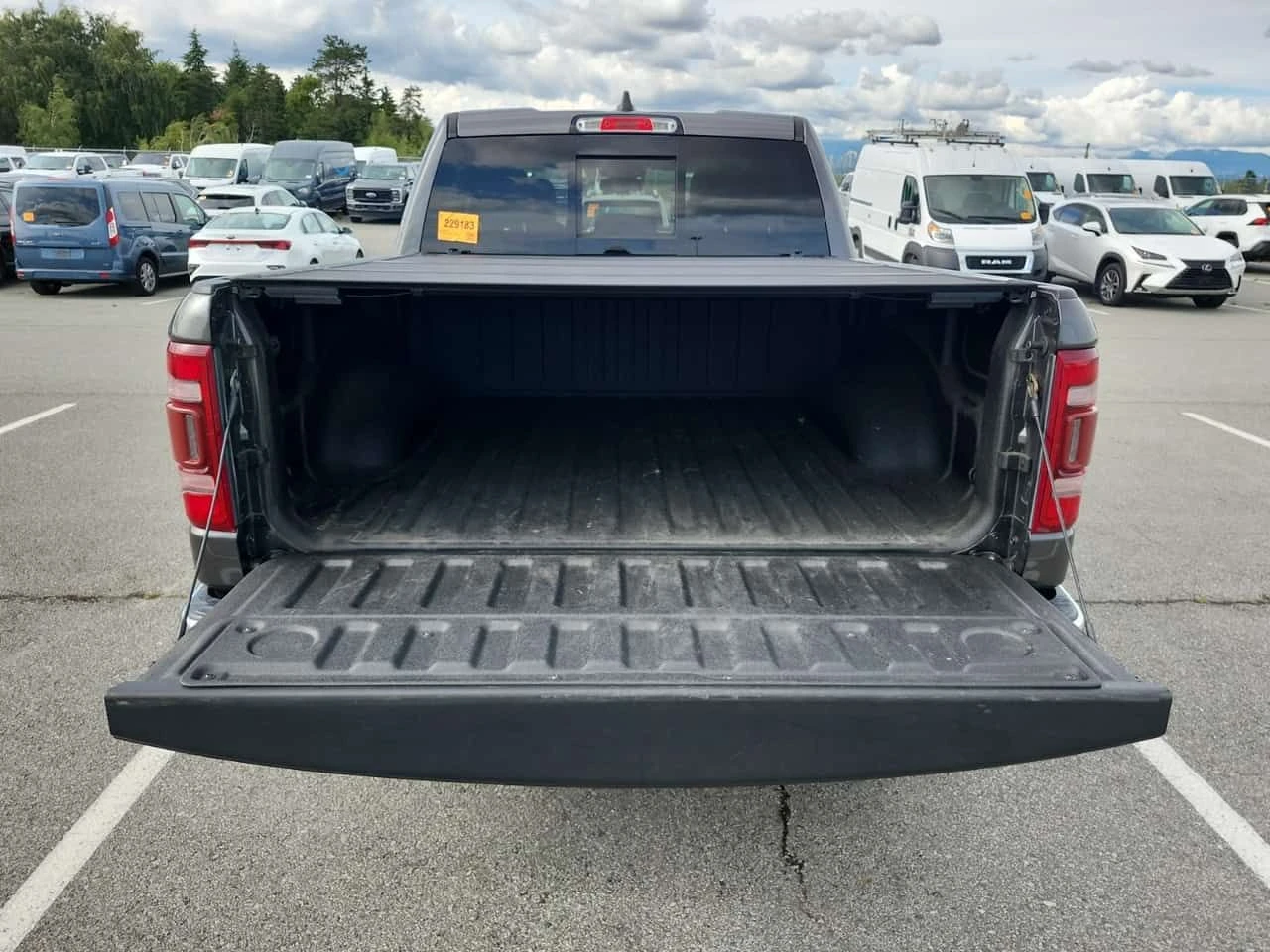 Dodge RAM 1500 Laramie / CARFAX / АВТОКРЕДИТ, снимка 14 - Автомобили и джипове - 55677609