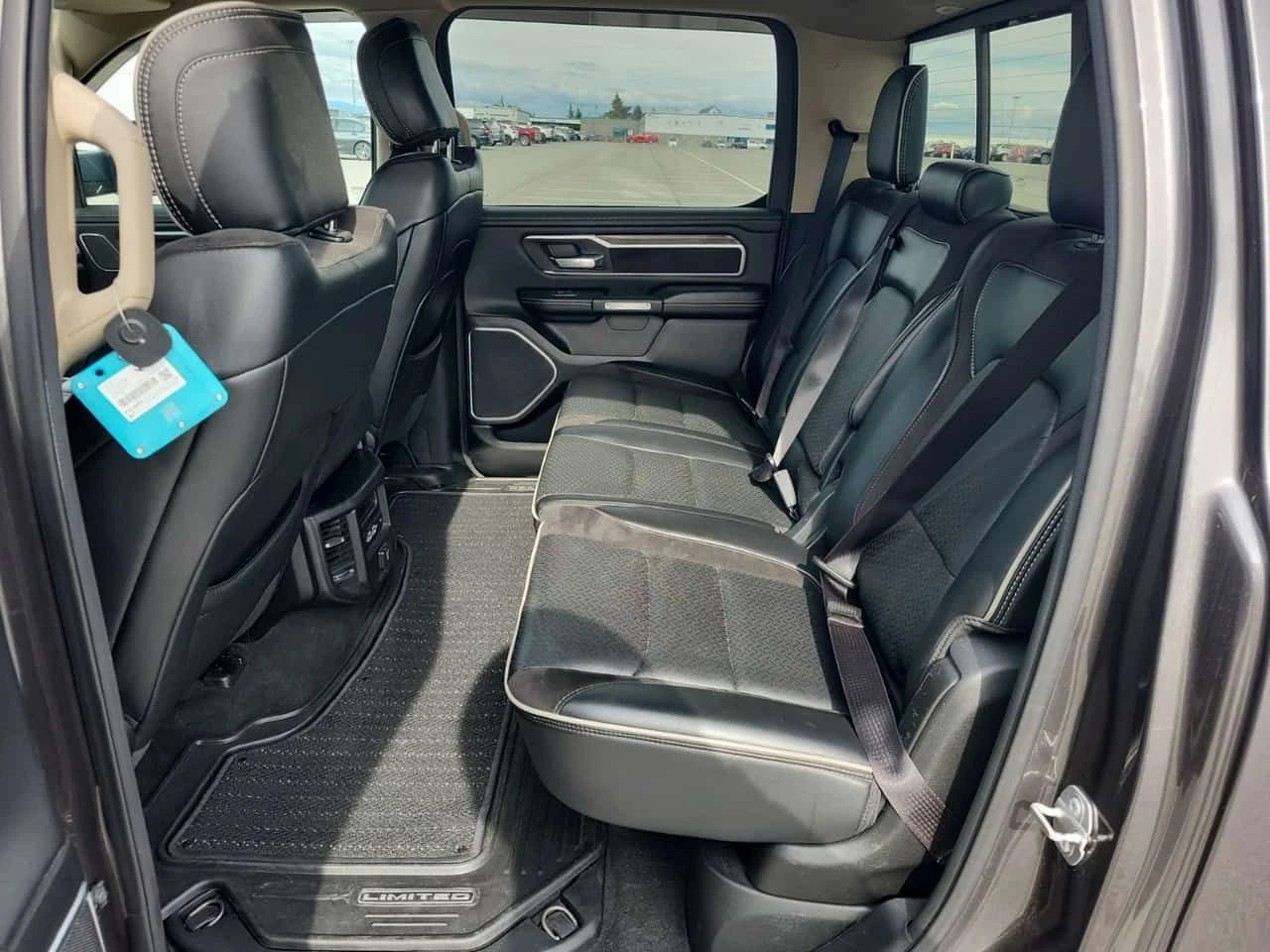 Dodge RAM 1500 Laramie / CARFAX / АВТОКРЕДИТ, снимка 3 - Автомобили и джипове - 55677609