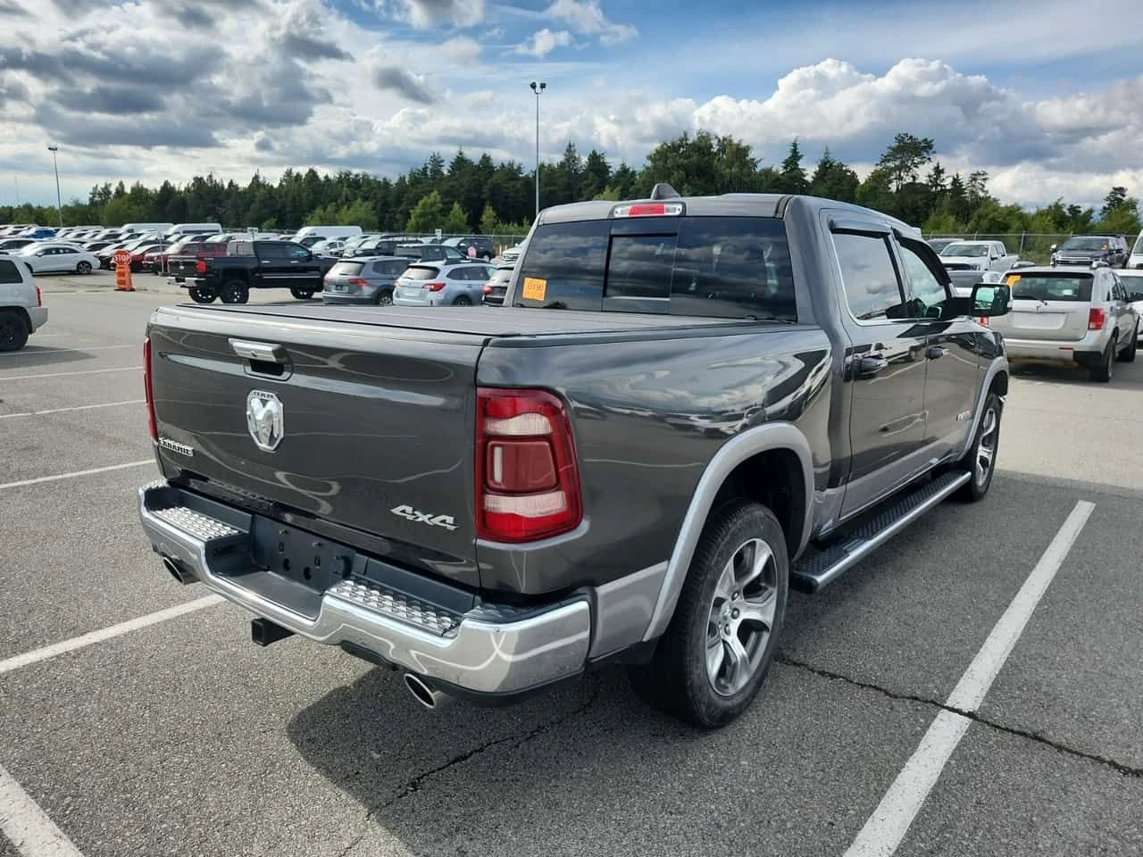 Dodge RAM 1500 Laramie / CARFAX / АВТОКРЕДИТ, снимка 10 - Автомобили и джипове - 55677609