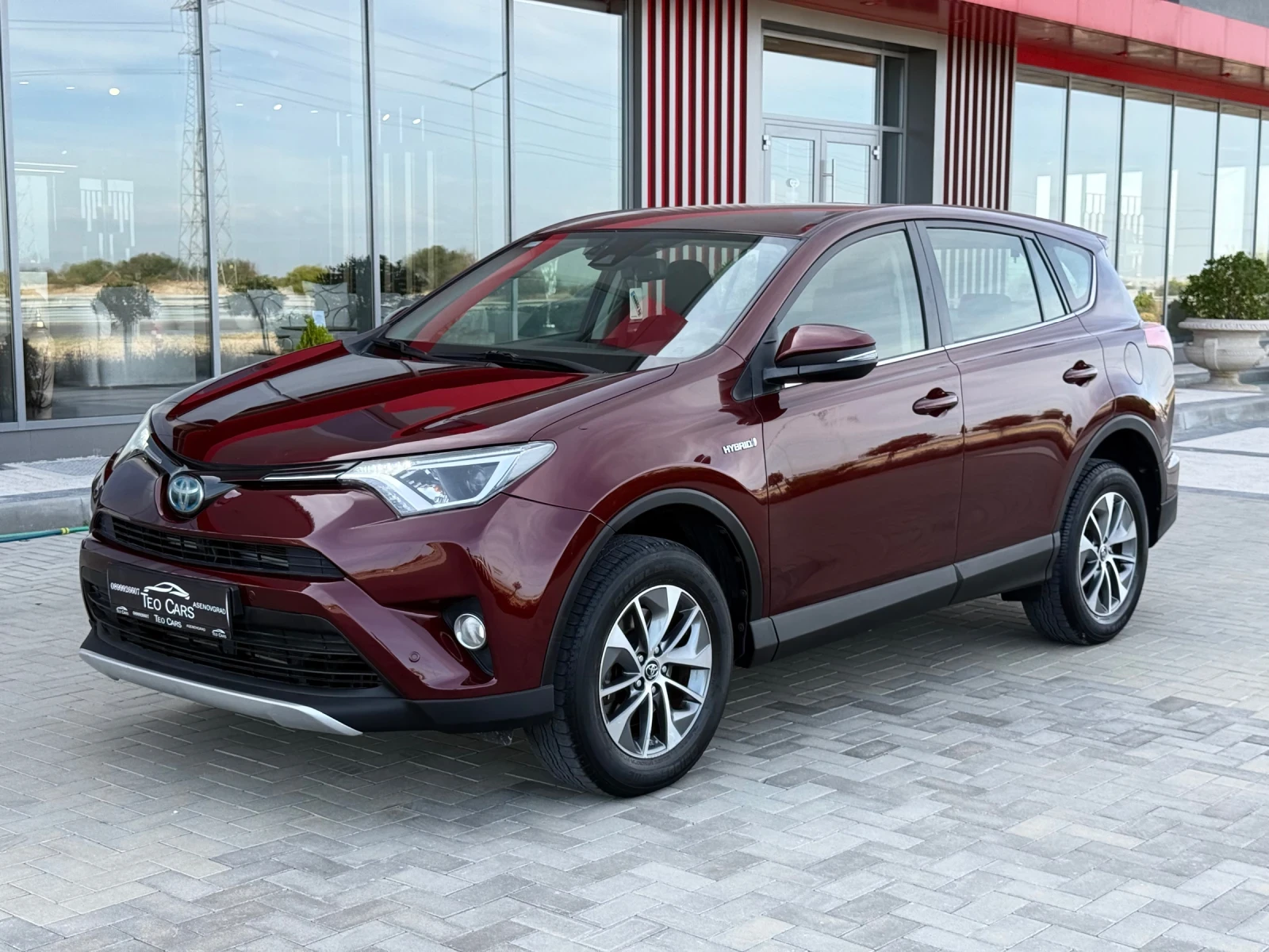 Toyota Rav4 2.5 HYBRID / KEYLESS / DISTRONIC / 176 000km.