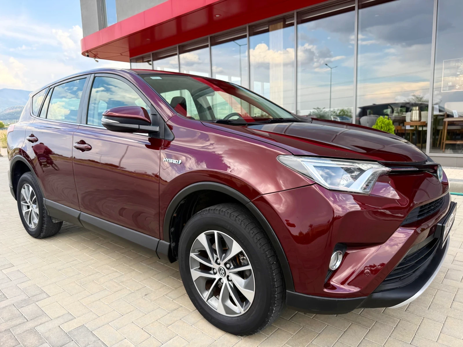 Toyota Rav4 2.5 HYBRID / KEYLESS / DISTRONIC / 176 000km., снимка 3 - Автомобили и джипове - 55943563