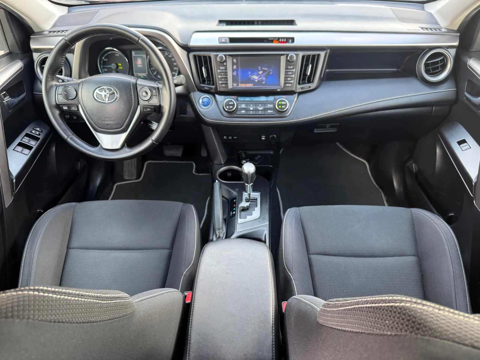 Toyota Rav4 2.5 HYBRID / KEYLESS / DISTRONIC / 176 000km., снимка 8 - Автомобили и джипове - 55943563