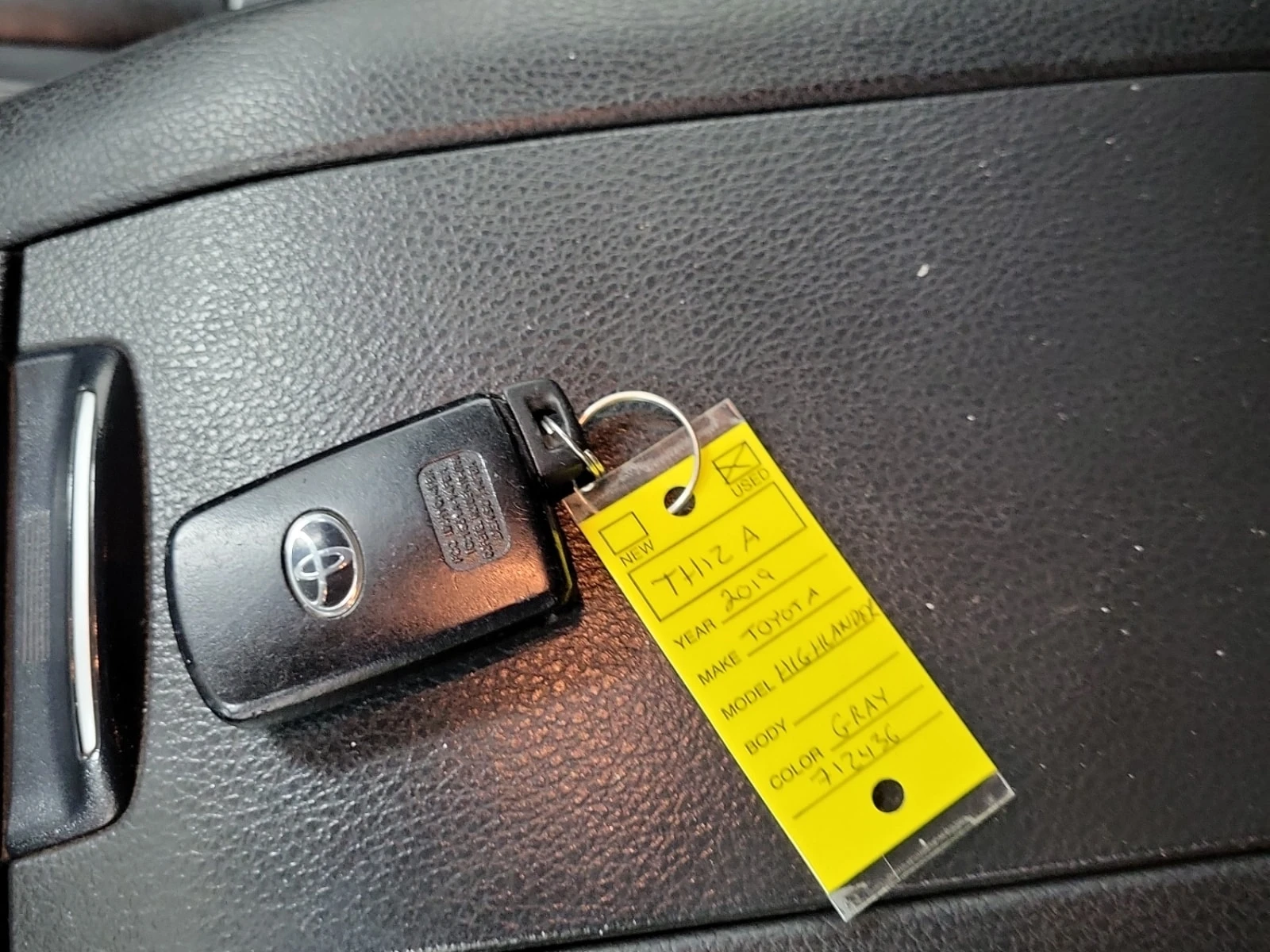 Toyota Highlander * XLE * AWD * FACELIFT * 8 МЕСТЕН * CARFAX * , снимка 11 - Автомобили и джипове - 56061750