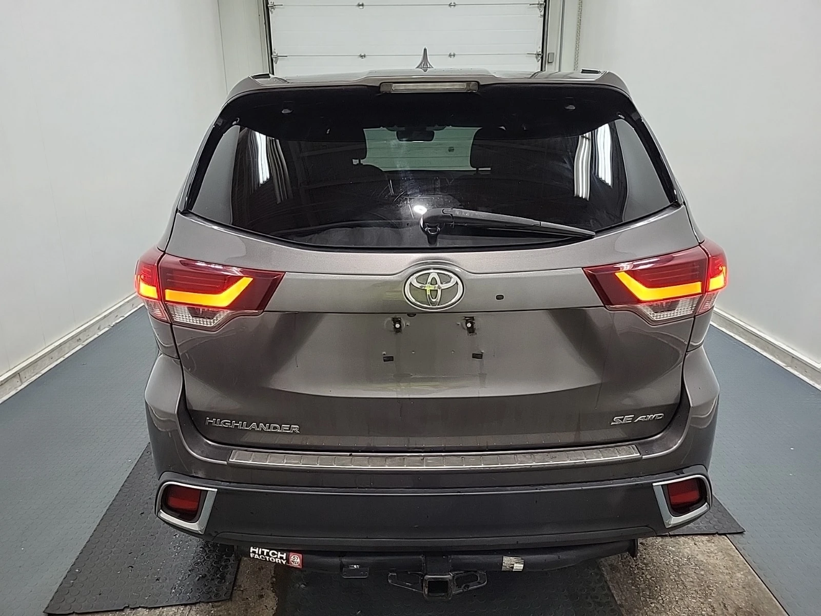 Toyota Highlander * XLE * AWD * FACELIFT * 8 МЕСТЕН * CARFAX * , снимка 4 - Автомобили и джипове - 56061750
