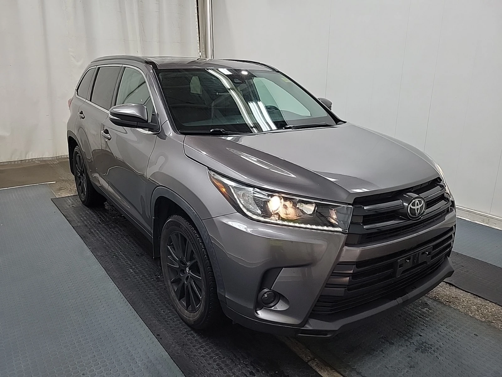Toyota Highlander * XLE * AWD * FACELIFT * 8 МЕСТЕН * CARFAX * , снимка 2 - Автомобили и джипове - 56061750