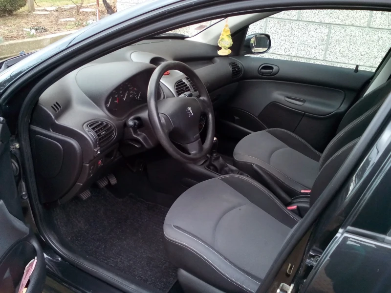 Peugeot 206 1.4i, снимка 4 - Автомобили и джипове - 48638599