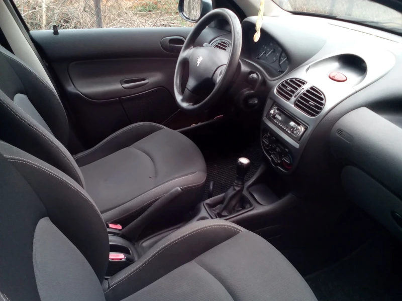 Peugeot 206 1.4i, снимка 6 - Автомобили и джипове - 48638599