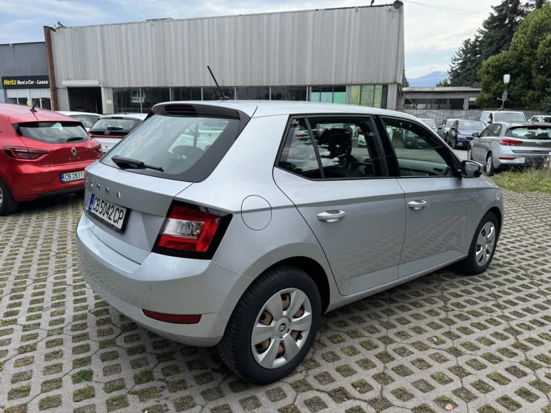 Skoda Fabia MPI , снимка 4 - Автомобили и джипове - 50576483