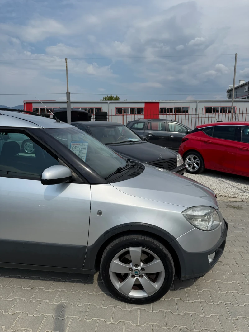 Skoda Roomster Scout* 1.4* Клима* Всичко платено* Топ* Бартер* , снимка 4 - Автомобили и джипове - 51044222