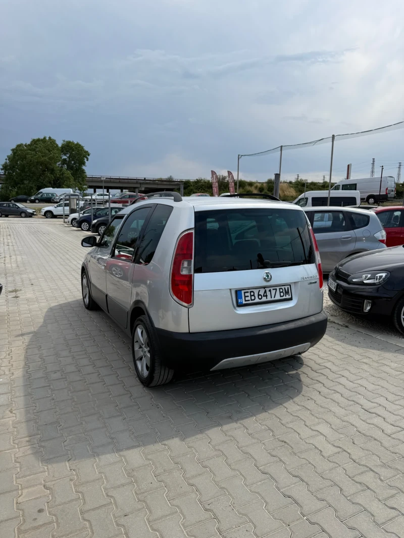 Skoda Roomster Scout* 1.4* Клима* Всичко платено* Топ* Бартер* , снимка 9 - Автомобили и джипове - 51044222