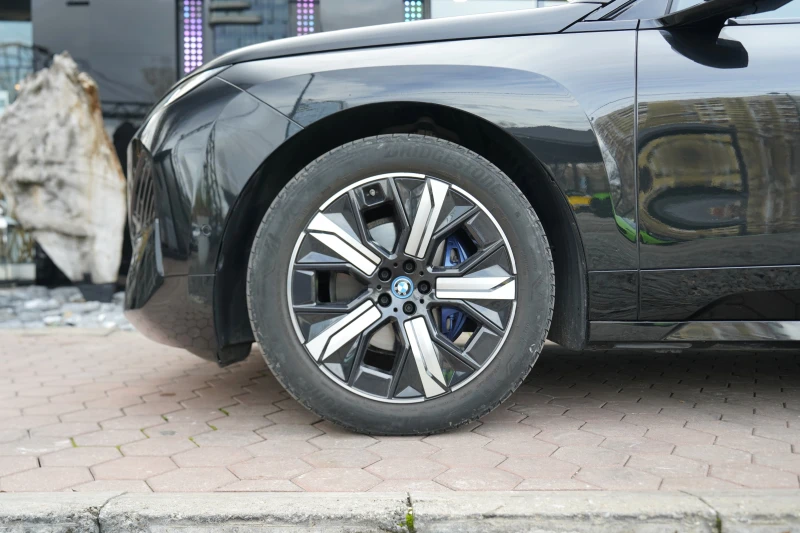 BMW iX 40 xDrive 76.6 kWh Shadow Line, снимка 14 - Автомобили и джипове - 52089356