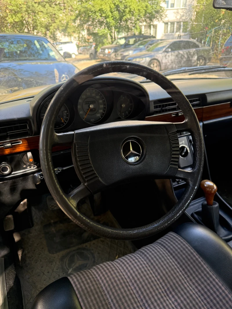 Mercedes-Benz 280 SE, снимка 12 - Автомобили и джипове - 52280913