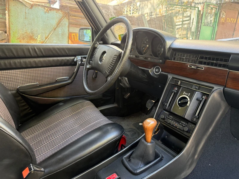 Mercedes-Benz 280 SE, снимка 9 - Автомобили и джипове - 52280913