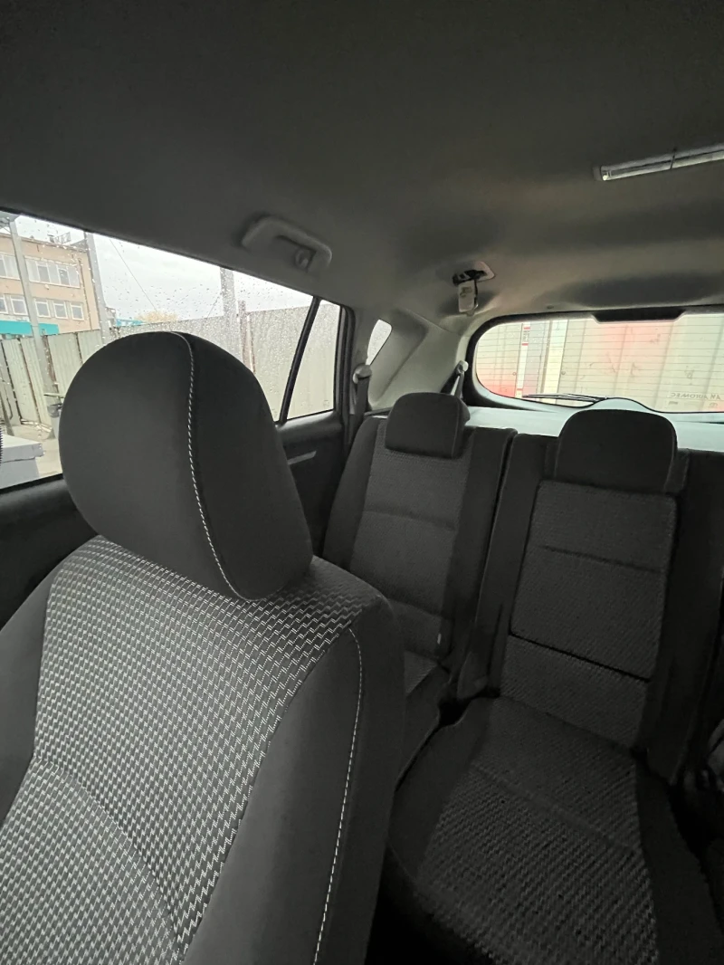 Toyota Verso 1.6 142hp, снимка 11 - Автомобили и джипове - 52585060