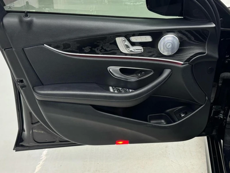Mercedes-Benz E 300 * AMG PKG| NAV| 360CAM| BSM| HUD| BURMESTER| , снимка 7 - Автомобили и джипове - 52828139
