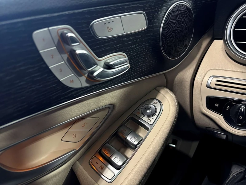 Mercedes-Benz C 300 4MATIC| AMGPKG| NAV| WOOD| CREAMLEATHER| SUNROOF, снимка 16 - Автомобили и джипове - 53099238