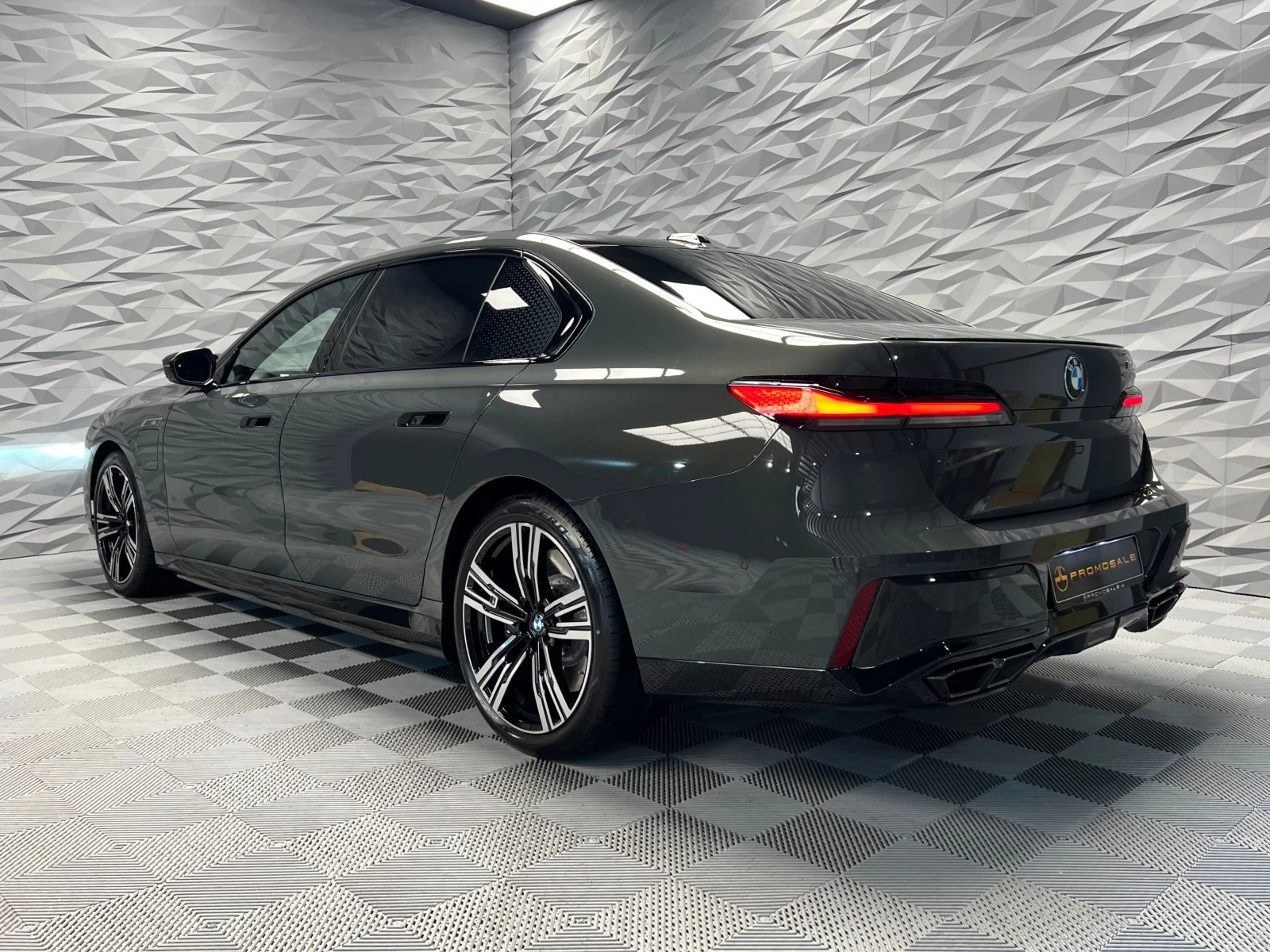 BMW 760 M* E* xDrive* TV* Pano* Camera* B&W - изображение 3