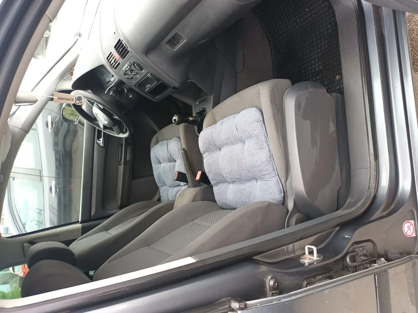 VW Touran 1.6, снимка 11 - Автомобили и джипове - 54481004