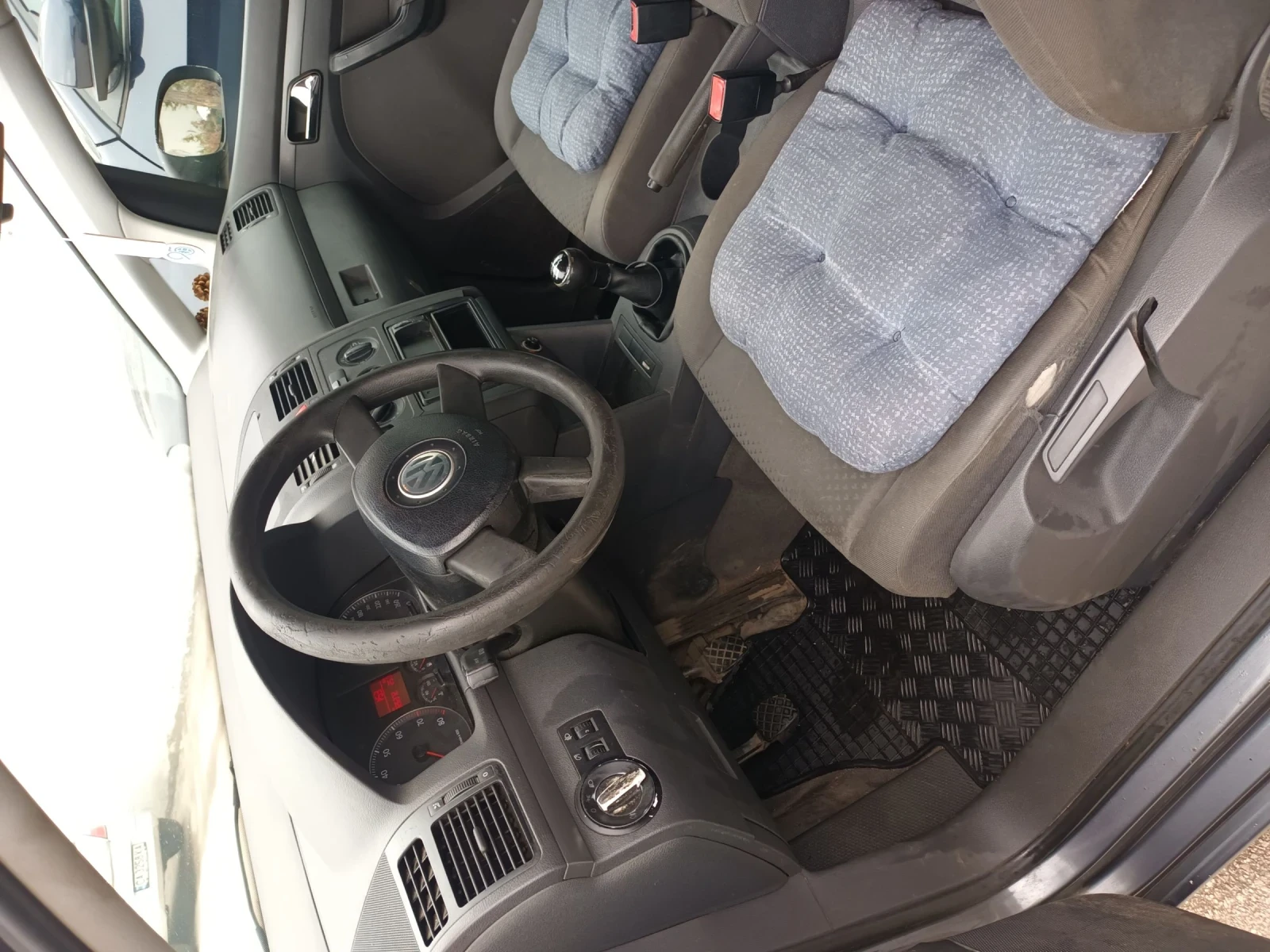 VW Touran 1.6, снимка 6 - Автомобили и джипове - 54481004