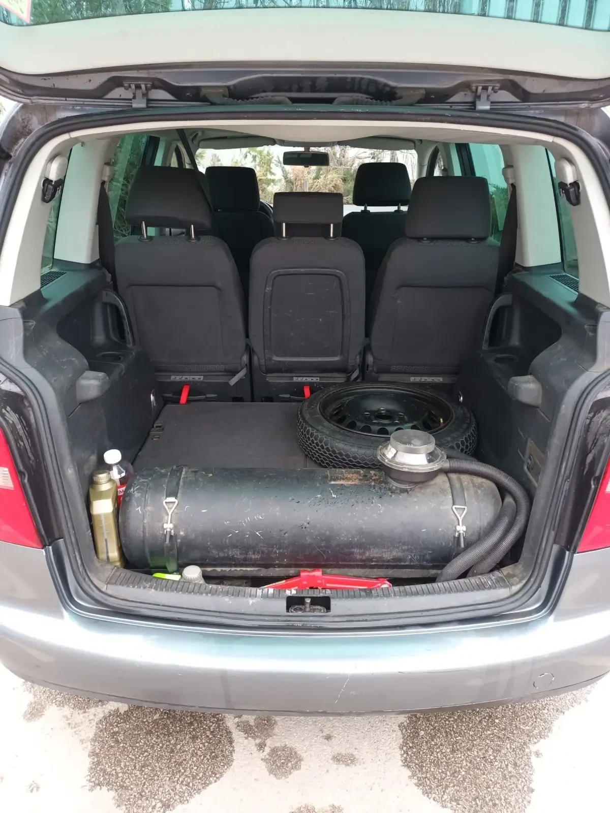 VW Touran 1.6, снимка 4 - Автомобили и джипове - 54481004