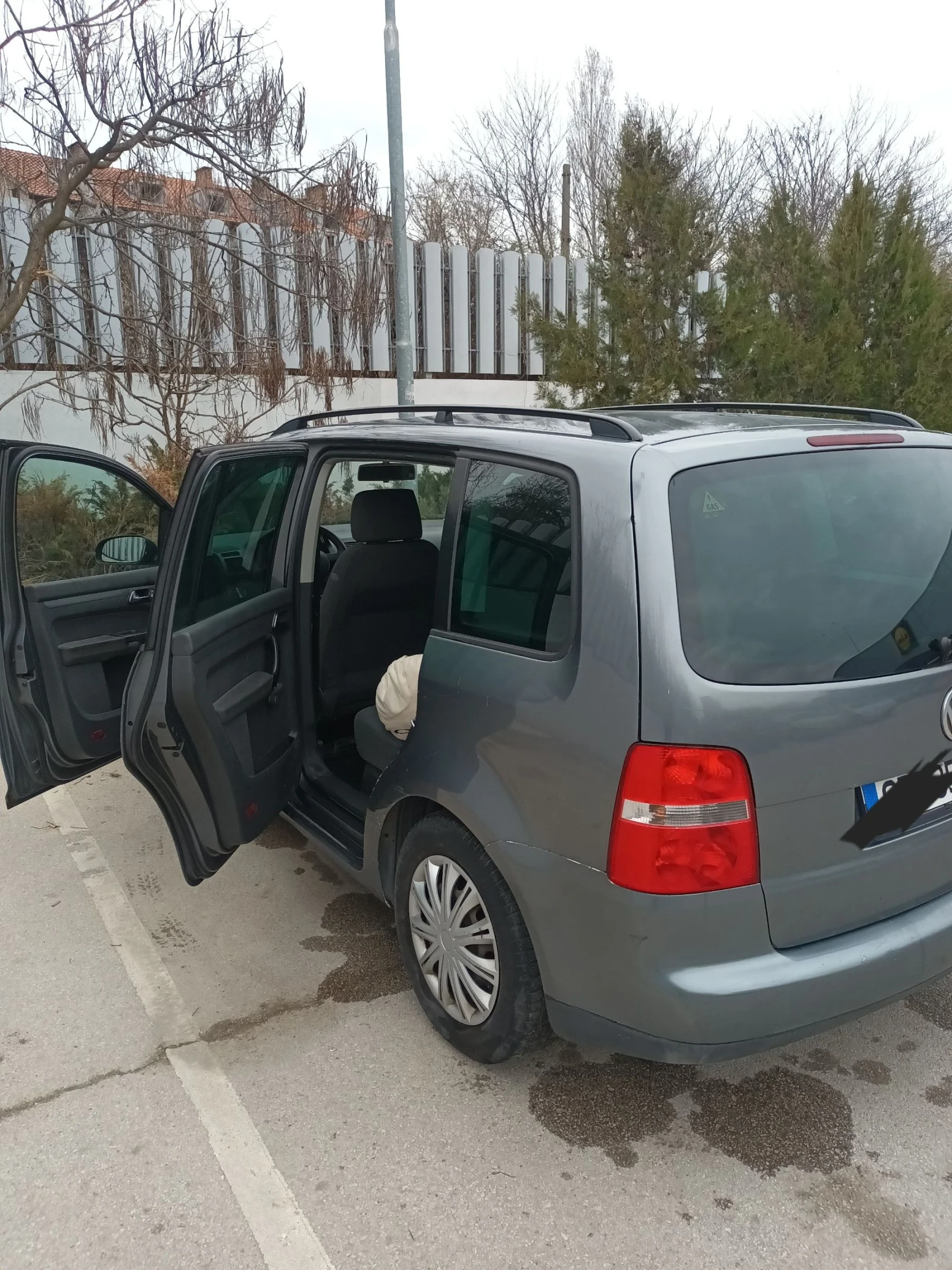 VW Touran 1.6, снимка 3 - Автомобили и джипове - 54481004