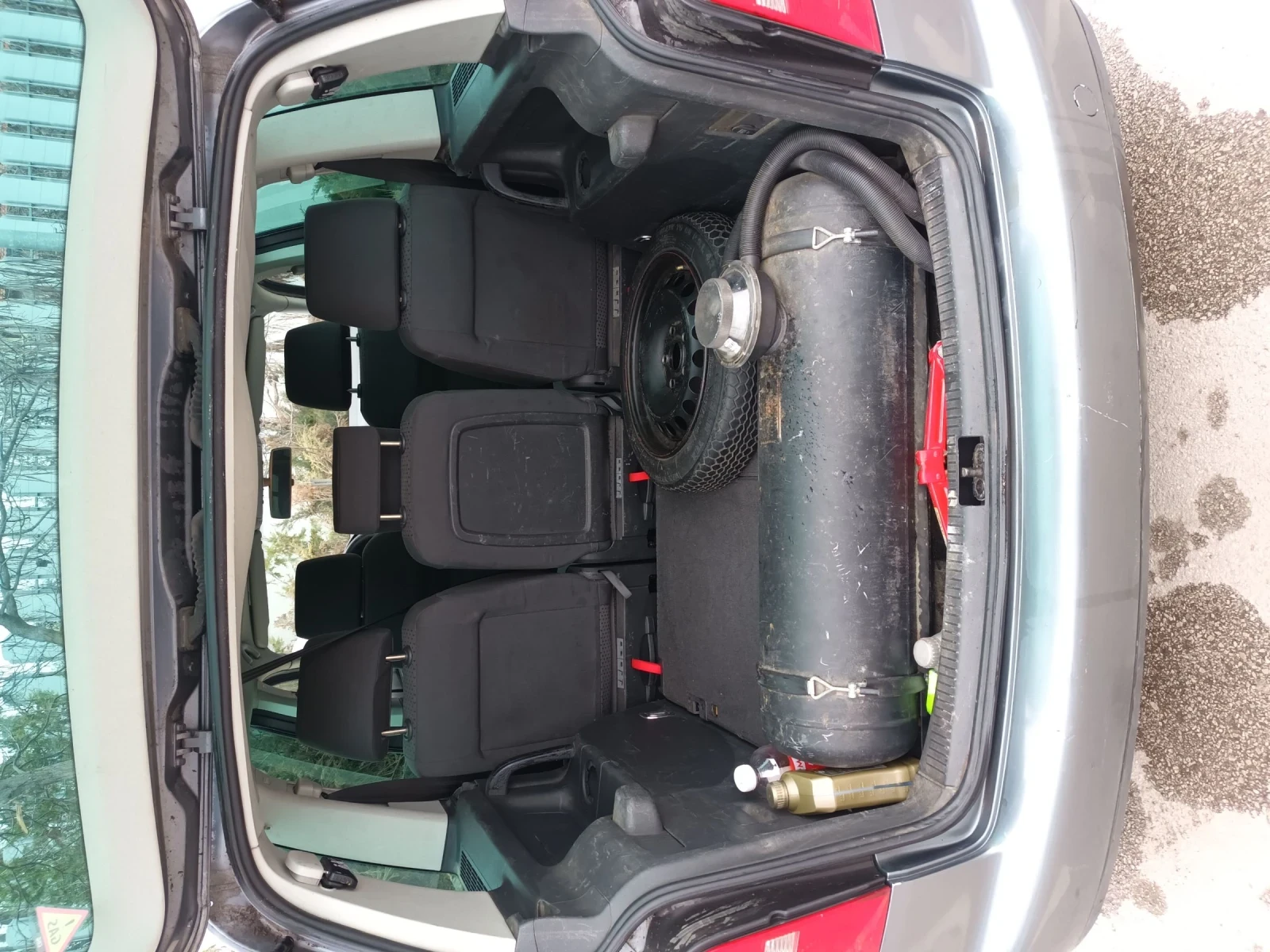 VW Touran 1.6, снимка 2 - Автомобили и джипове - 54481004