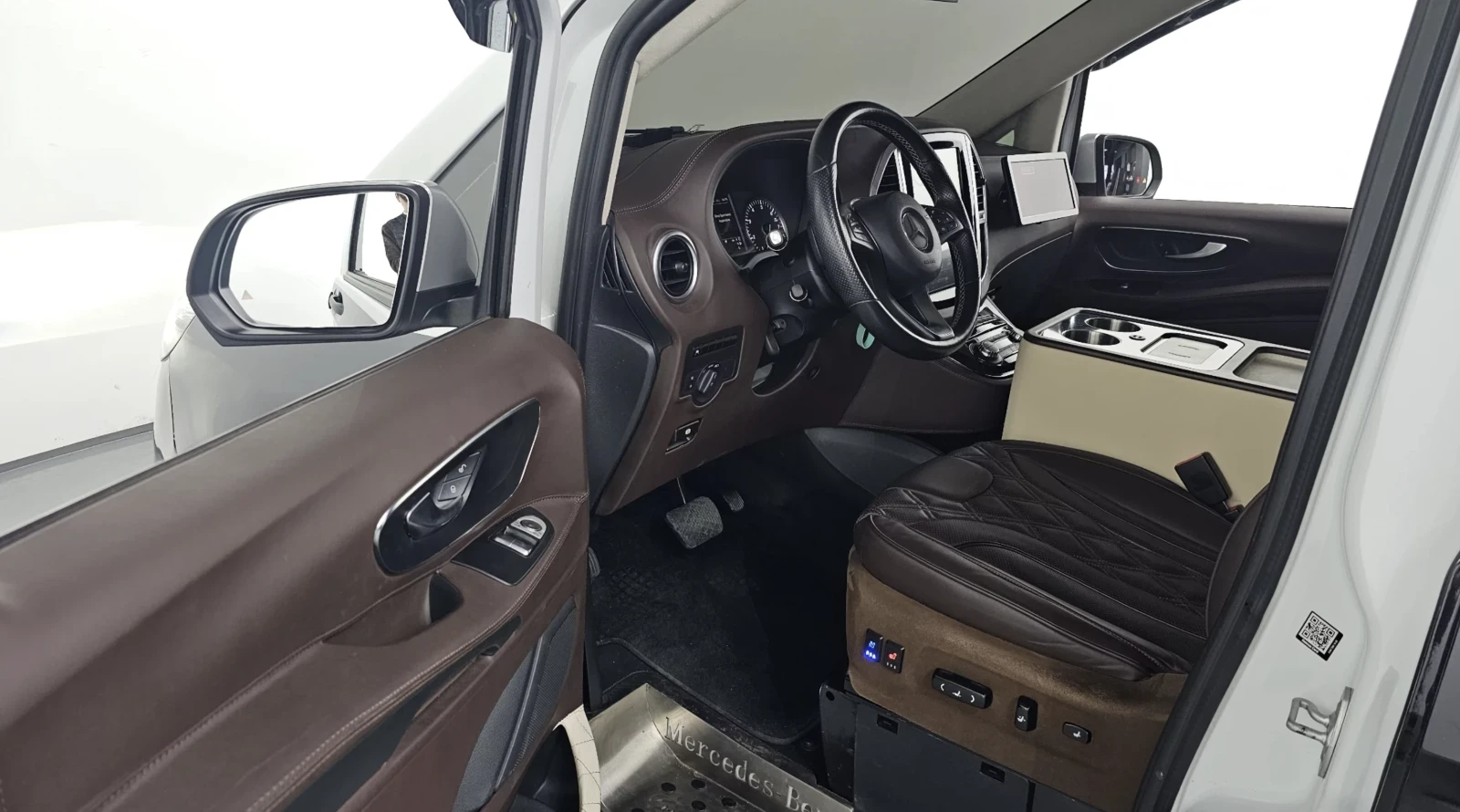 Mercedes-Benz V 300 MAYBACH ПАКЕТ/ОБДУХВАНЕ/МАСАЖ/УНИКАТ!, снимка 11 - Автомобили и джипове - 54126840