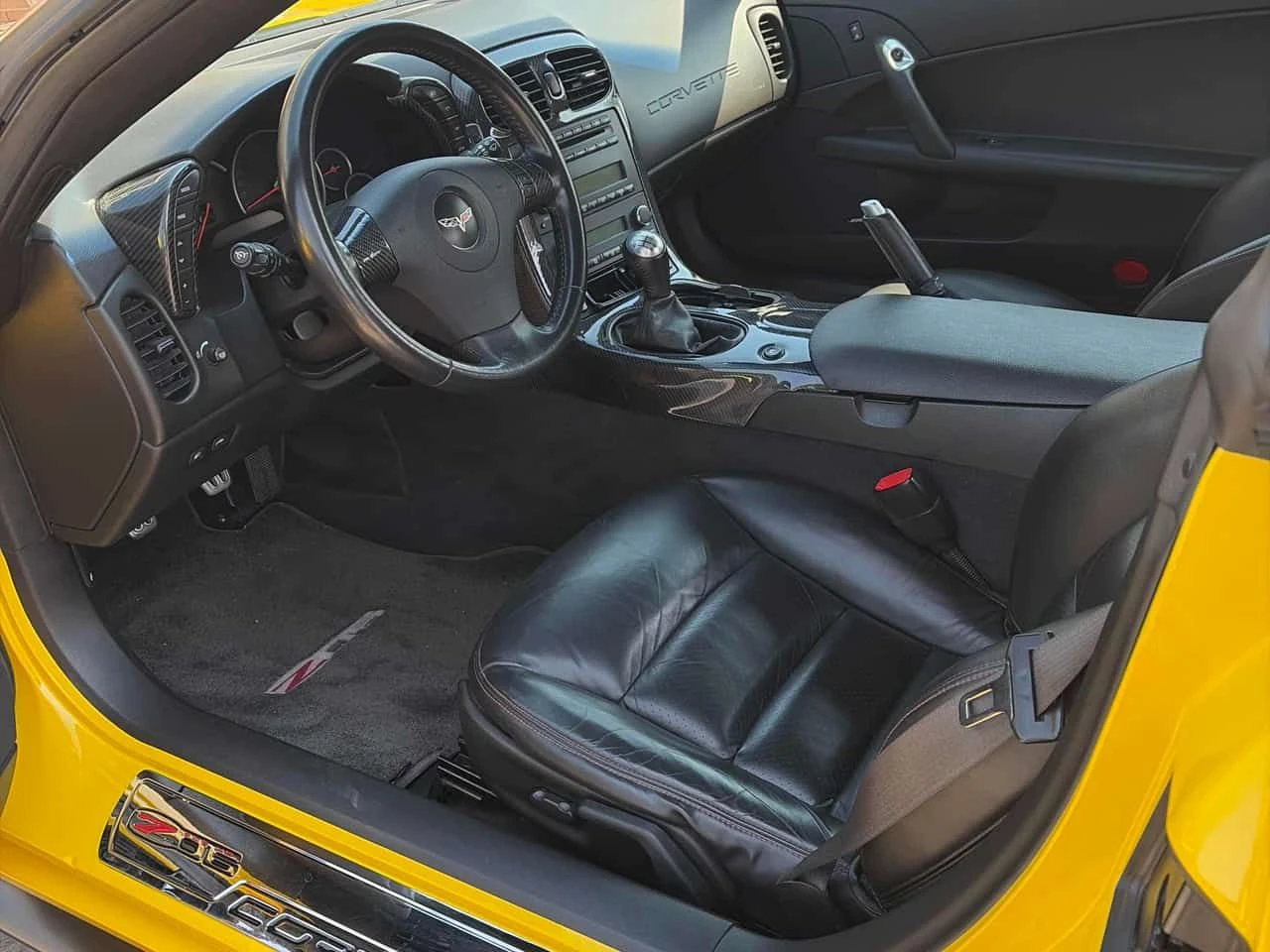 Chevrolet Corvette * Z06 * 2 КЛЮЧА* ПОДГРЕВ* KEYLESS* , снимка 11 - Автомобили и джипове - 54145470