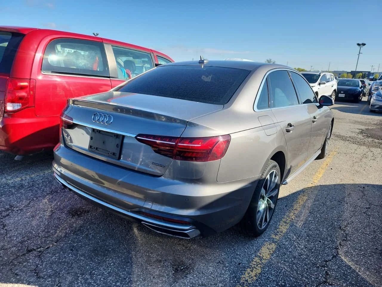 Audi A4 KOMFORT/ПОДГРЕВ/ШИБЕДАХ/CARFAX/ФИНАНСИРАНЕ, снимка 3 - Автомобили и джипове - 54705627