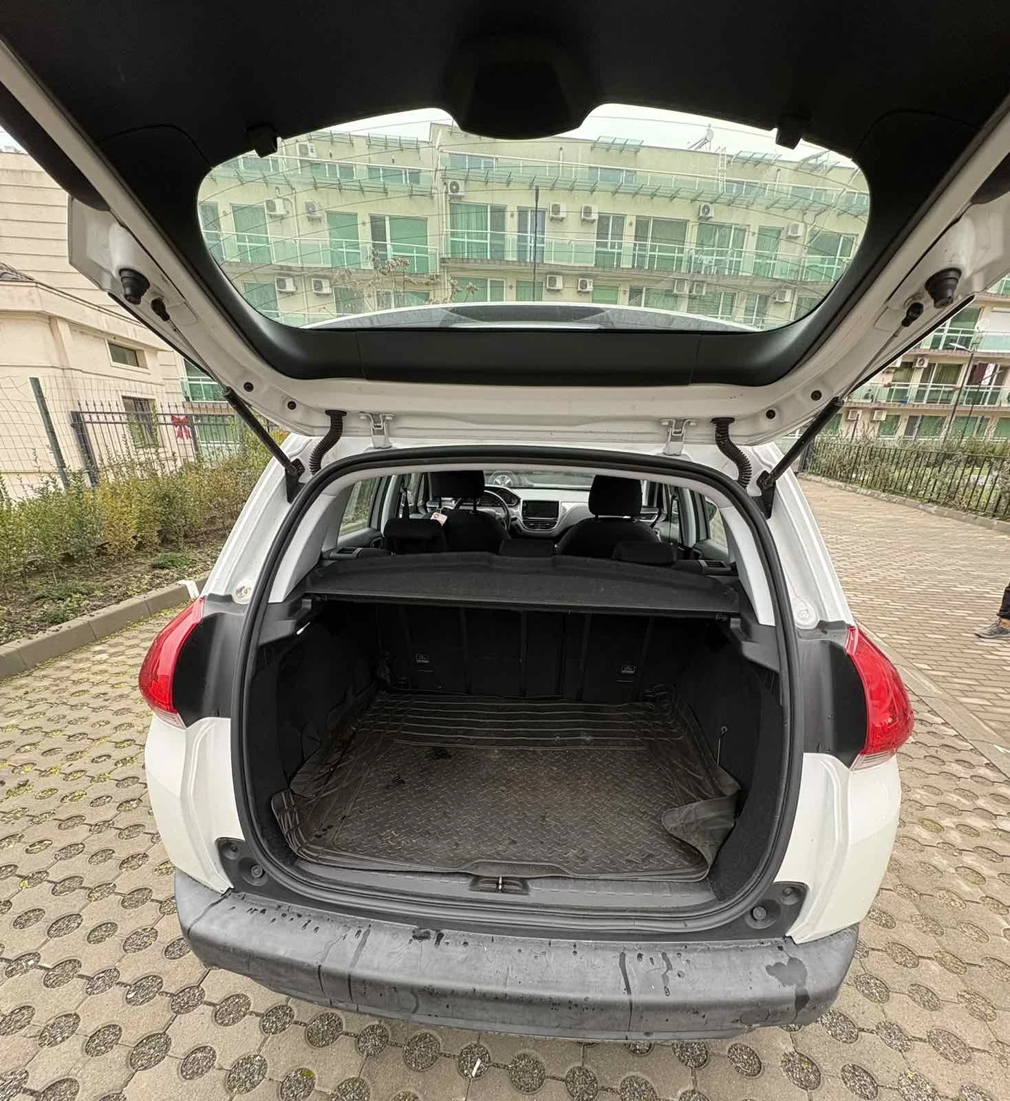 Peugeot 2008, снимка 9 - Автомобили и джипове - 54964670