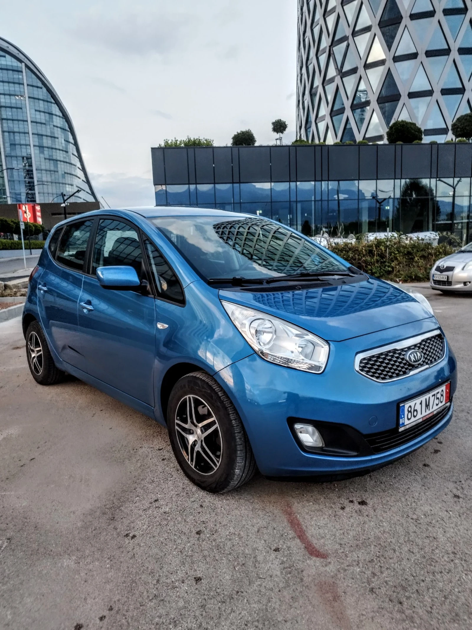 Kia Venga 1.4CRDI | 6 скорости | КЛИМАТРОНИК | , снимка 2 - Автомобили и джипове - 55389815