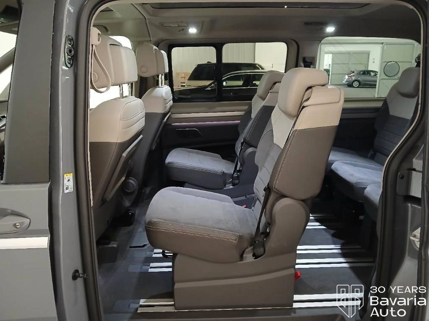 VW Multivan Style long DSG Easy Open Basic, снимка 11 - Автомобили и джипове - 55171335