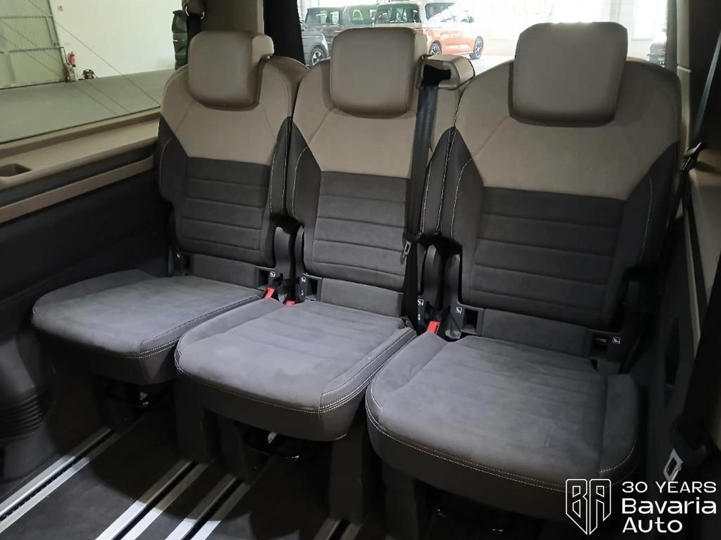 VW Multivan Style long DSG Easy Open Basic, снимка 10 - Автомобили и джипове - 55171335