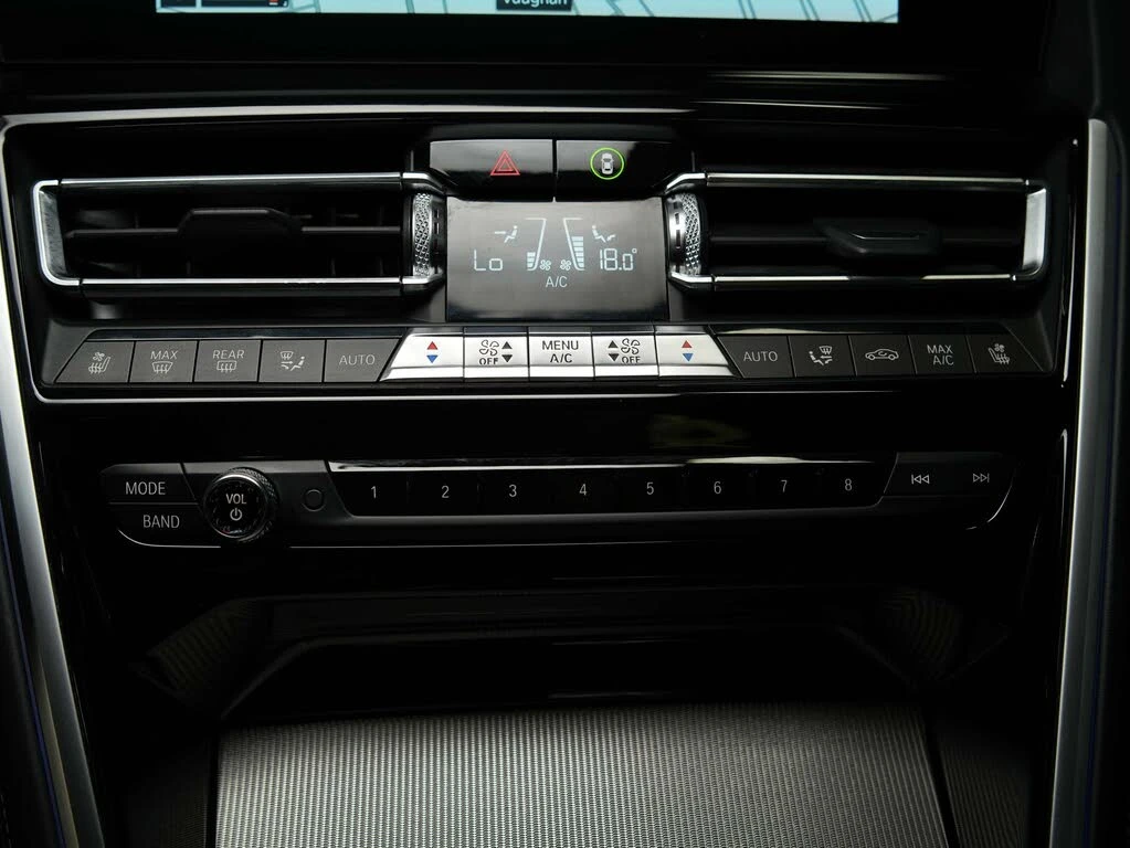 BMW 850 i xDrive M SPORT* DISTRONIC* BOWERS & WILKINS* 360, снимка 12 - Автомобили и джипове - 55441109