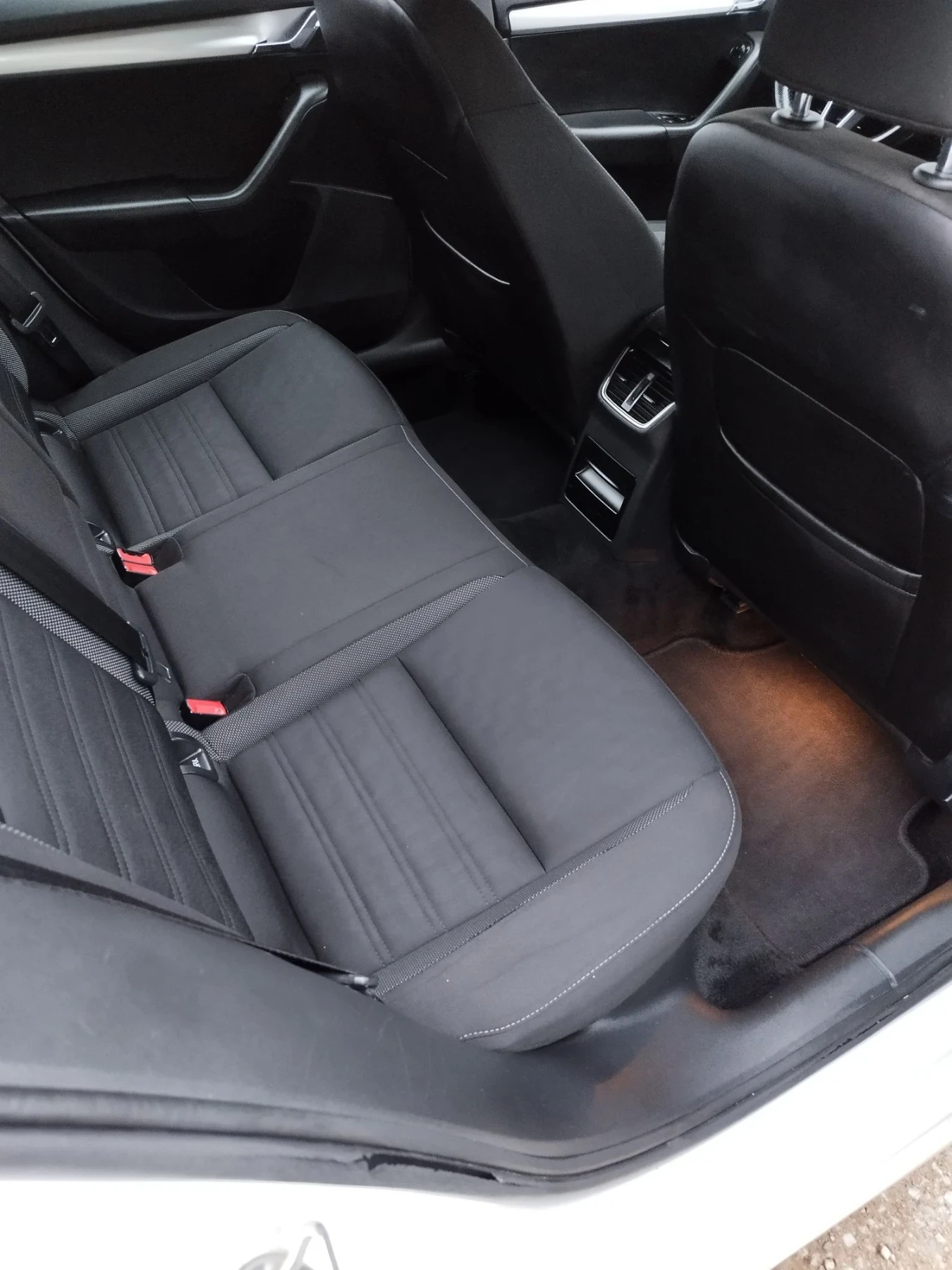 Skoda Octavia 1.5 G-TEC* DISTRONIC* NAV* F1, снимка 12 - Автомобили и джипове - 55582740