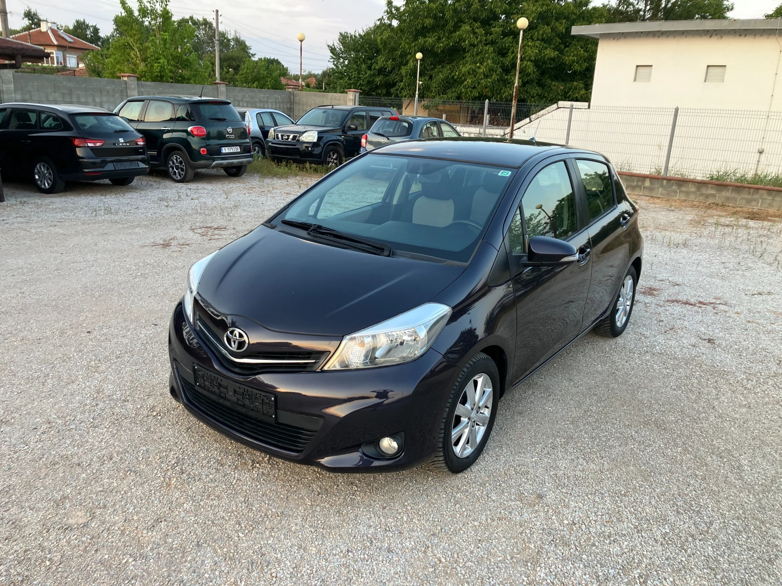 Toyota Yaris 1.3 VVT-i автоматик, снимка 2 - Автомобили и джипове - 55780669