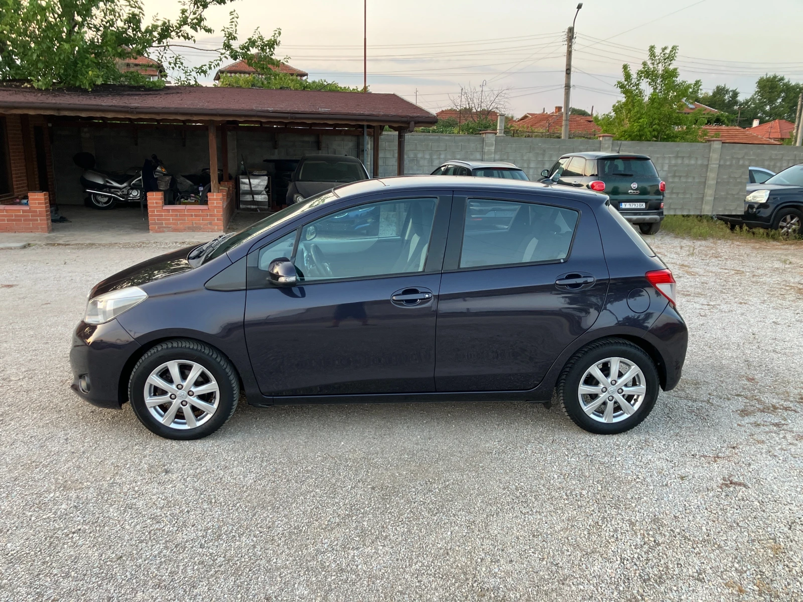 Toyota Yaris 1.3 VVT-i автоматик, снимка 4 - Автомобили и джипове - 55780669