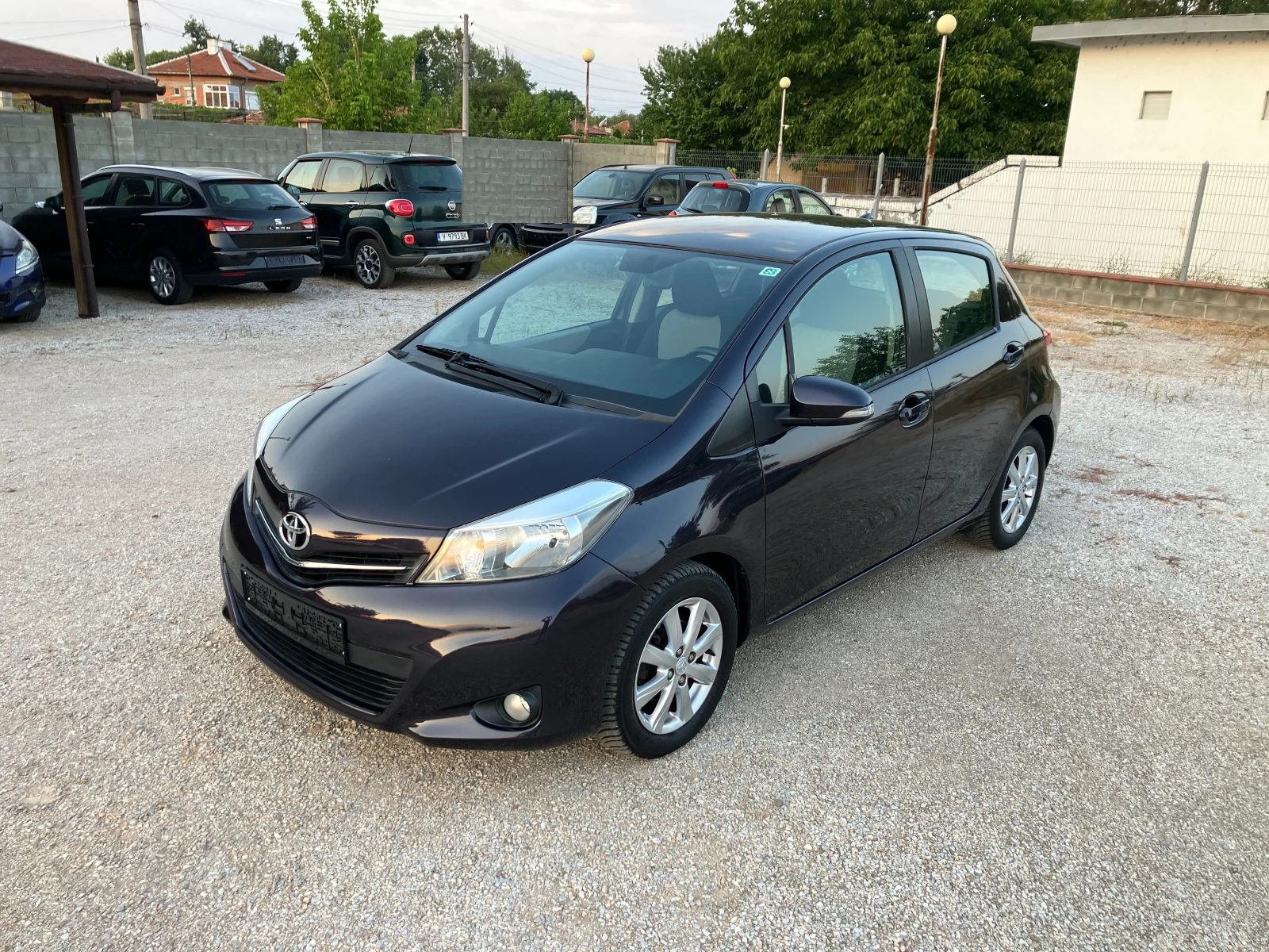 Toyota Yaris 1.3 VVT-i автоматик, снимка 3 - Автомобили и джипове - 55780669