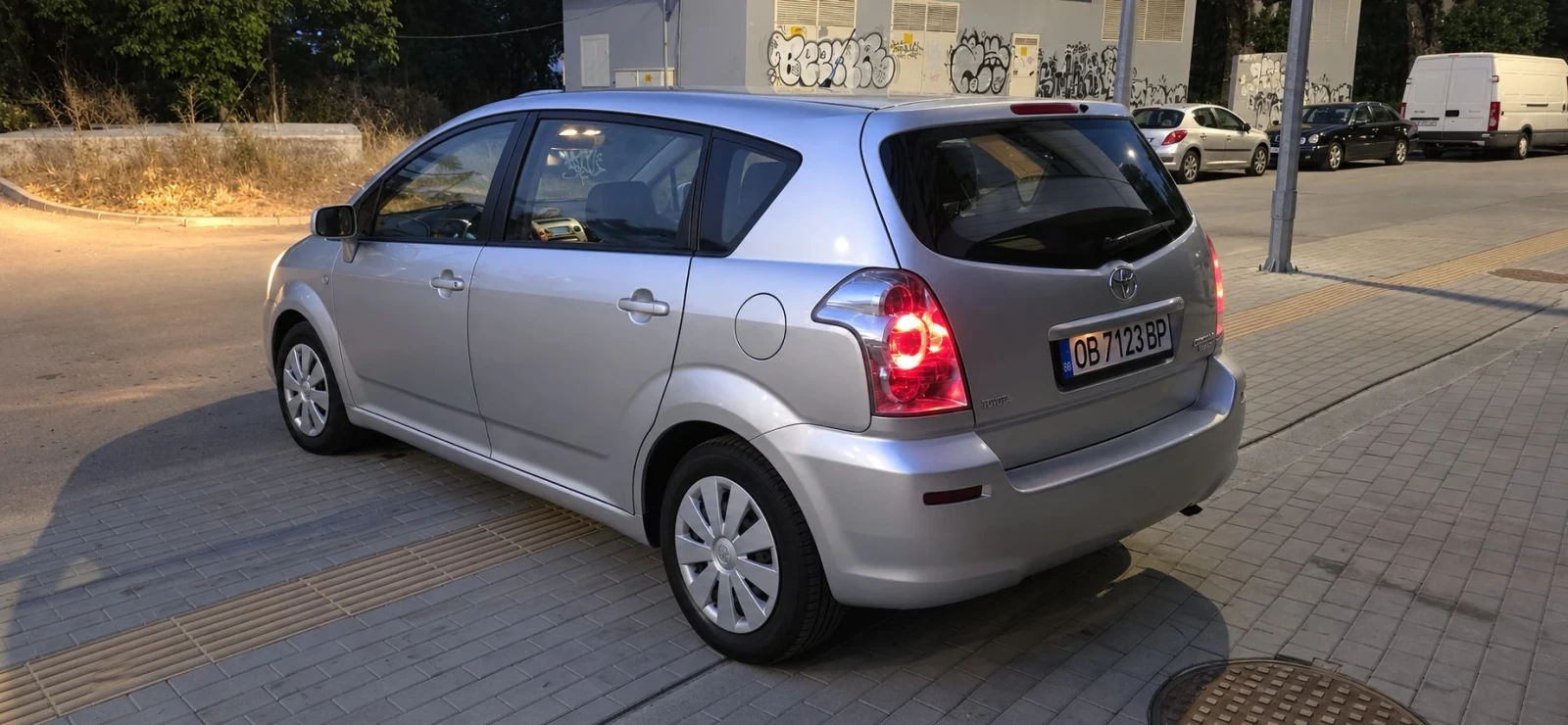 Toyota Corolla verso 1.6i, снимка 2 - Автомобили и джипове - 56043099