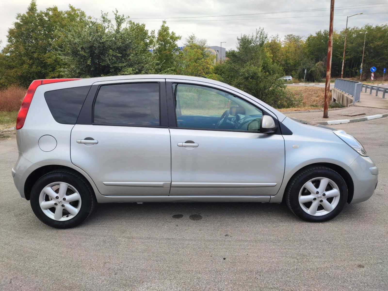 Nissan Note 1.4i 88 коня бензин, снимка 4 - Автомобили и джипове - 56301205