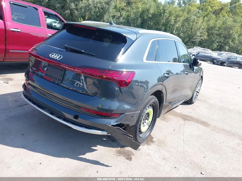 Audi E-Tron Premium Plus, снимка 4 - Автомобили и джипове - 56618842