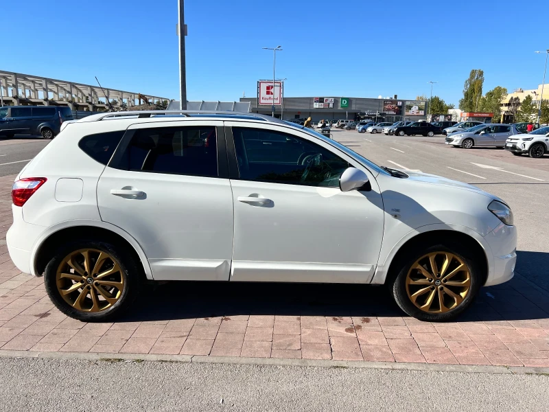 Nissan Qashqai 2.0 DCi 4x4, снимка 3 - Автомобили и джипове - 52186532