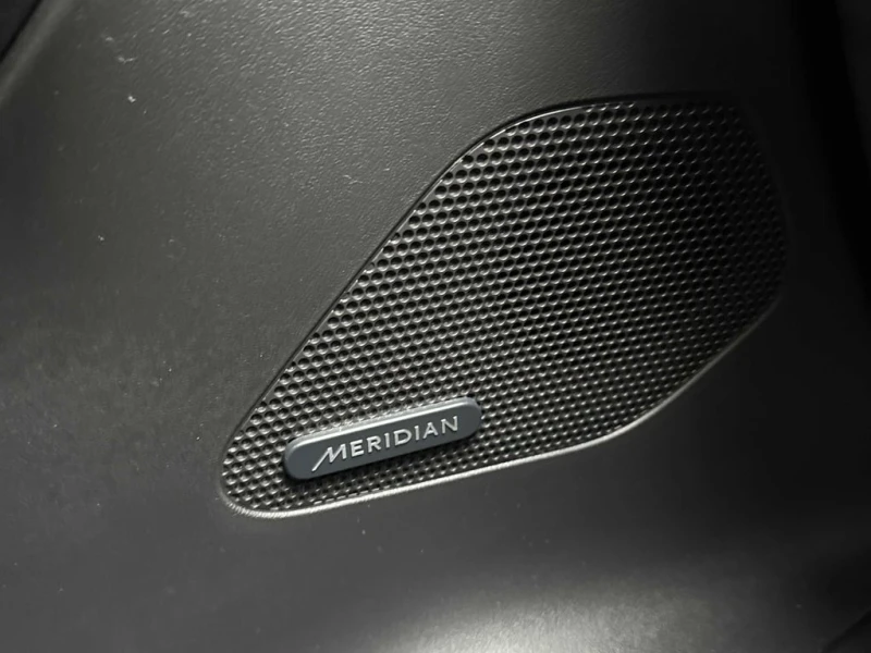 Jaguar F-PACE * AWD 4dr 20d Prestige * CARFAX * ЦЕНА ДО БГ, снимка 12 - Автомобили и джипове - 52968130