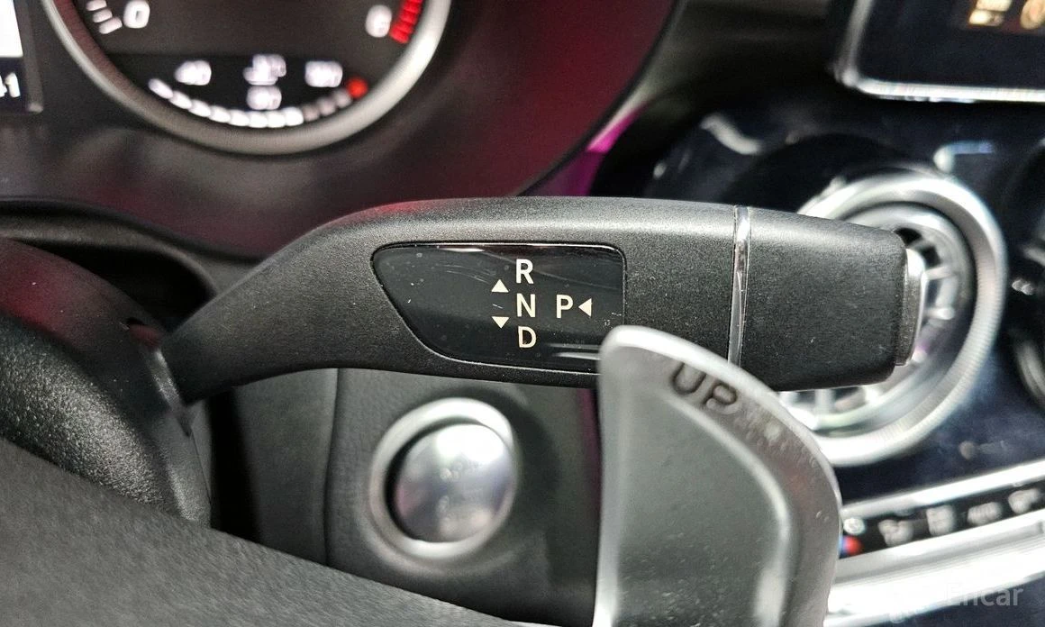 Mercedes-Benz GLC 220  - изображение 9