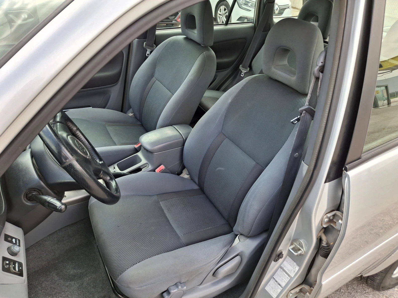 Toyota Rav4 2.0i vvti, снимка 10 - Автомобили и джипове - 54338282