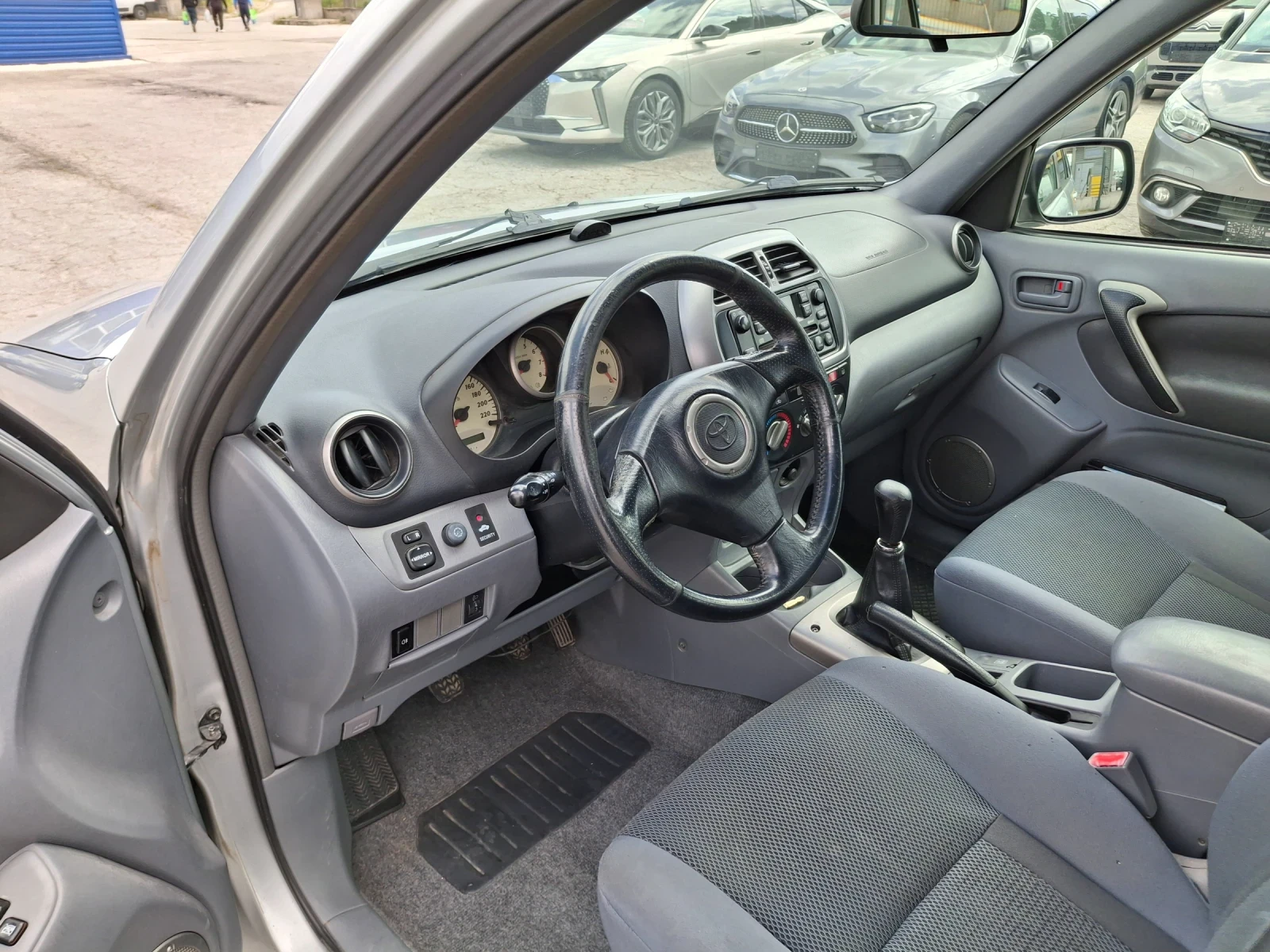 Toyota Rav4 2.0i vvti, снимка 11 - Автомобили и джипове - 54338282