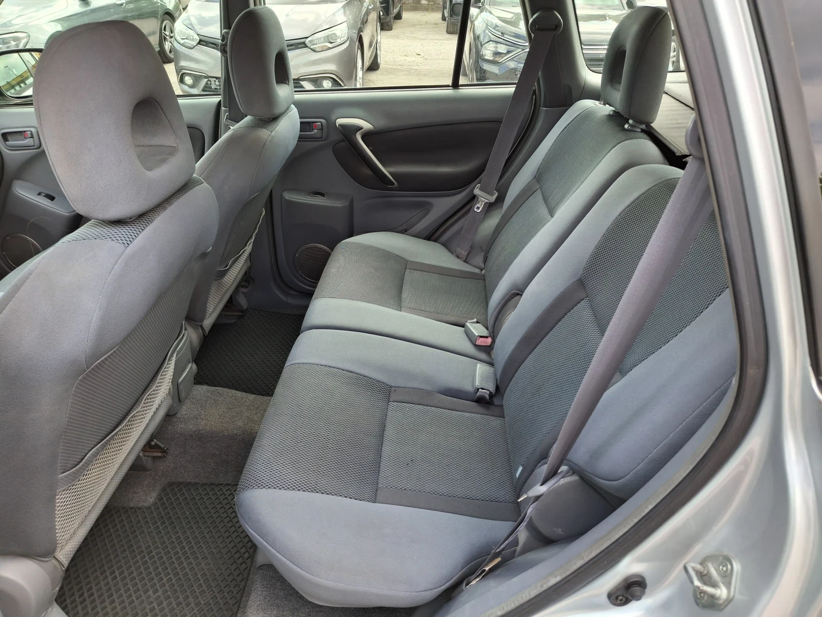 Toyota Rav4 2.0i vvti, снимка 12 - Автомобили и джипове - 54338282