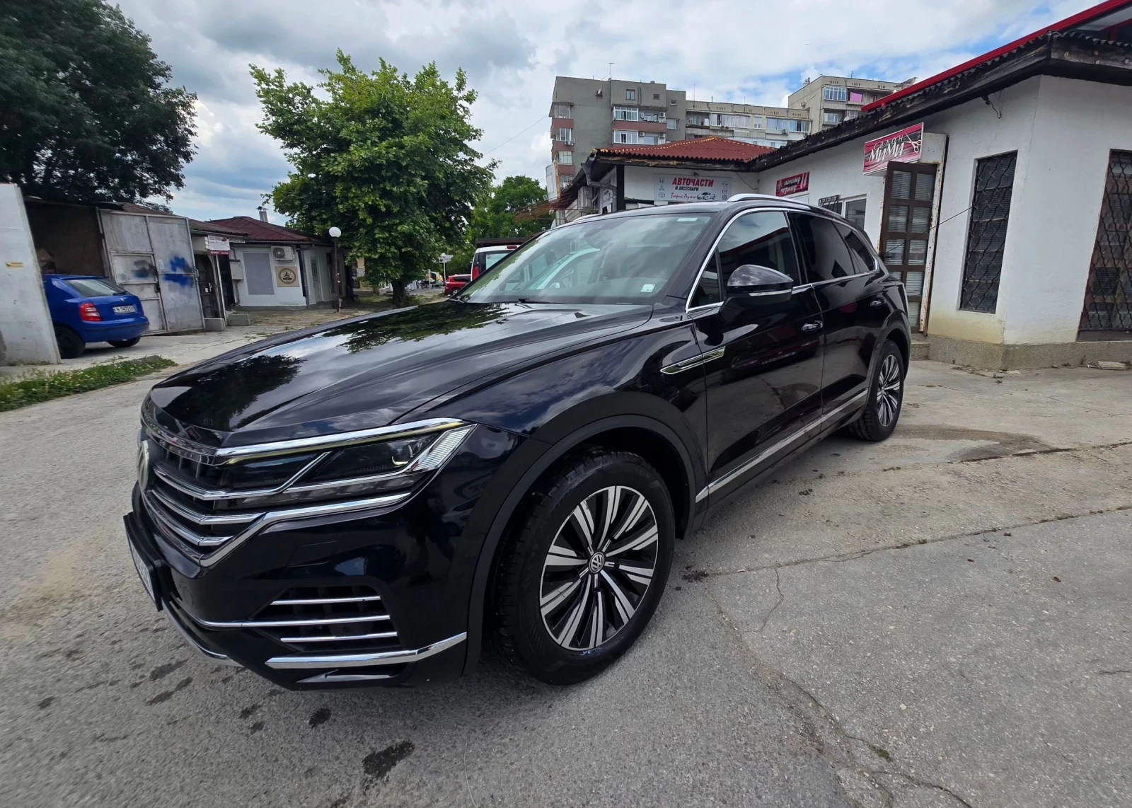 VW Touareg 3.0 V6 TDI 4Motion Full Option, снимка 2 - Автомобили и джипове - 54961118