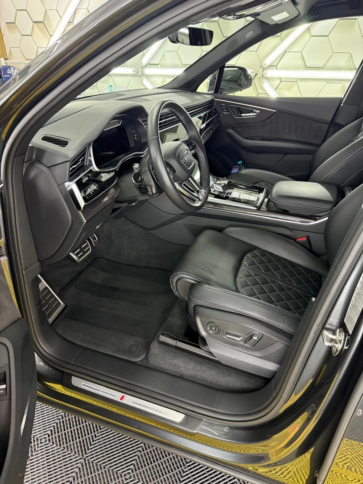 Audi Q7 S Competition PLUS, снимка 4 - Автомобили и джипове - 56620438