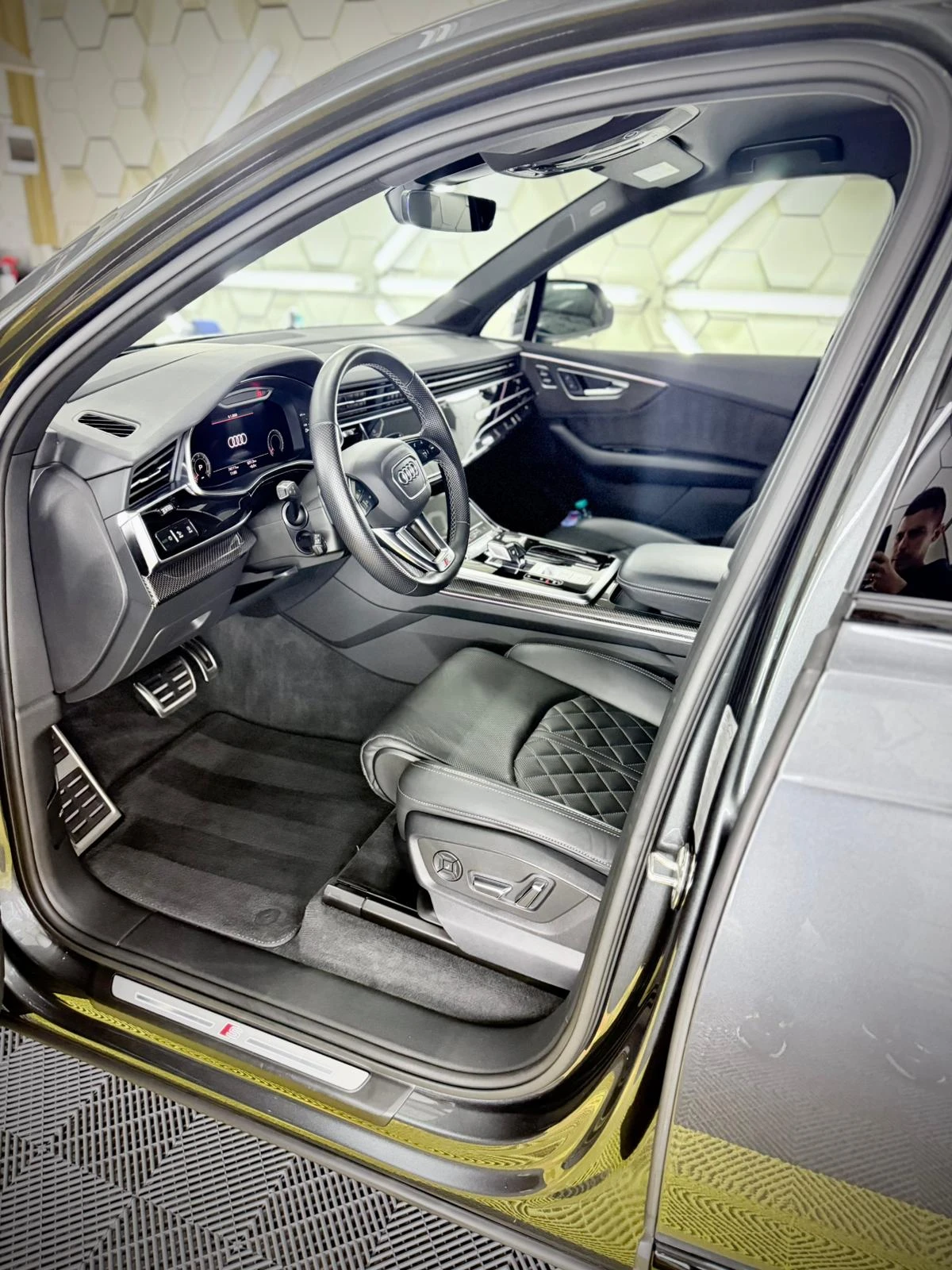 Audi Q7 S Competition PLUS, снимка 3 - Автомобили и джипове - 56620438
